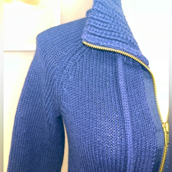 Gap Small 3/4 sleeve, navy sweater with a zipper and drawstring. - Picture 3 of 12